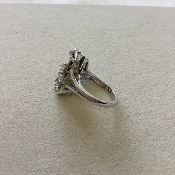 Elegant Sterling Silver Green Crystal Cocktail Ring - Picture 6 of 7